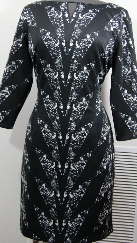 Tahari black and white dress - Picture 2 of 4